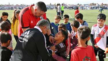 Máximo Gallardo, papá del Muñeco, y la prueba de jugadores en Senillosa en fotos