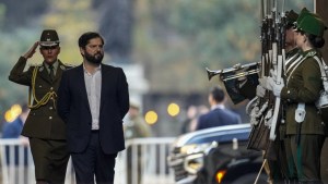 Boric analiza enviar militares al sur de Chile para «controlar la violencia»