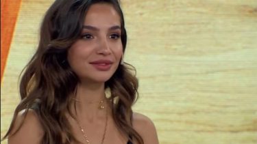La joven actriz compartió elenco con Darthés en la tira "Patito Feo".-