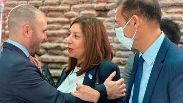 La gobernadora Arabela Carreras y el renunciado ministro Martín Guzman.