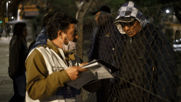 Por primera vez, el relevamiento cuenta con un operativo especial para personas en situación de calle. Foto gentileza Infobae. 