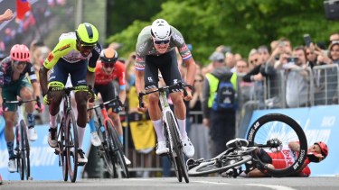 Van der Poel se quedó con la primera etapa del Giro de Italia, pero esto recién comienza. 