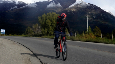 Recorrer 6 kilómetros de la avenida Bustillo en hora pico demanda 19 minutos en bicicleta y 36 minutos en auto. Archivo