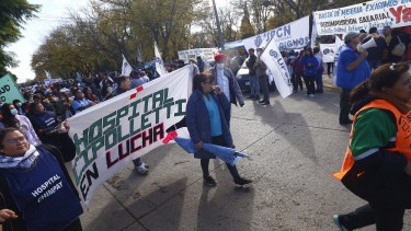 Asspur marcha en la calle, mientras UPCN solo apoya el reclamo policial. Foto: Pablo Leguizamón.