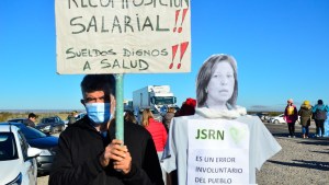 Trabajadores de la salud cortan la ruta en Chichinales para rechazar aumento salarial