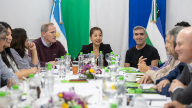 La gobernadora Carreras en la reunión de Gabinete, flanqueada por Palmieri y López. Foto: Prensa de Gobierno.