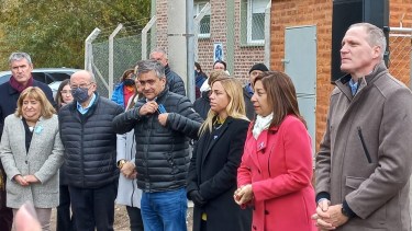 La exministra Jara Tracchia (izquierda) compartió uno de sus últimos actos junto a la gobernadora Arabela Carreras y funcionarios provinciales. (foto: Luis Leiva)