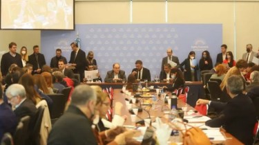 Hubo cruces entre el Frente de Todos y Juntos por el Cambio.  