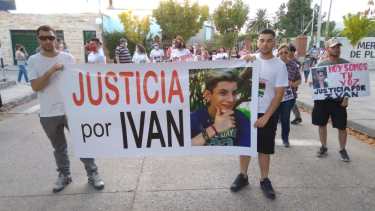 Padres y amigos de Iván Gerle se movilizaron para reclamar justicia por su homicidio. 