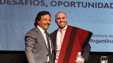 Guzmán resiste los ataques con el poncho puesto