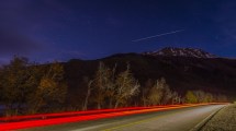 Imagen de San Martín de los Andes: estrellas y los satélites de Elon Musk brillaron en la noche de la Patagonia