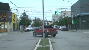 Están en marcha los semáforos en Viedma y se recordó la prohibición de girar hacia la izquierda