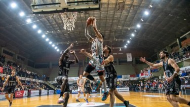 Eidintas marcó el doble decisivo el lunes pasado y además fue el goleador de Viedma. (Foto: Cristian Perco - Prensa Estudiantes)