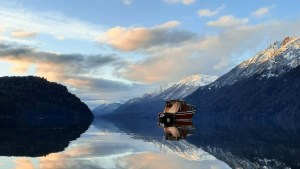 Dejó todo para vivir en el sur y sale a capturar paisajes en Villa la Angostura