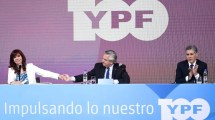 Imagen de Video: con algunos momentos incómodos, Alberto y Cristina compartieron el acto de YPF