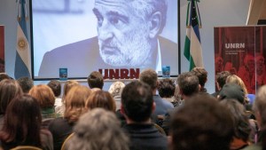 Perczyk y Carreras participaron del homenaje de la UNRN a Juan Carlos del Bello