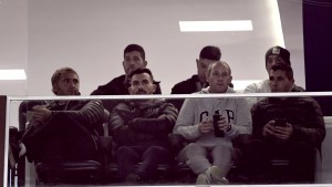 Tevez está en el Amalfitani viendo el partido entre Central y Vélez