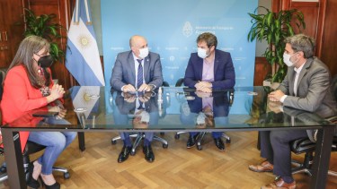 Los referentes firmaron un acuerdo de cooperación entre Transporte y Enargas. Foto: Gentileza.
