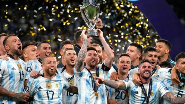 Messi levantó una copa con la camiseta de la Selección por segunda vez en menos de un año. (AP photo/Frank Augstein)