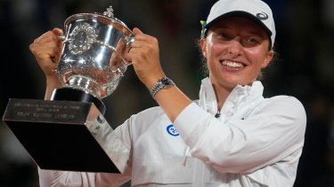 La polaca volvió a quedarse con el título en Roland Garros. (AP Photo/Michel Euler)
