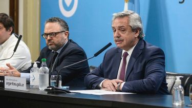 "Es éticamente reprochable hablar en off en desmedro de otro", condenó el presidente Fernández al tiempo que pedía la renuncia de Kulfas. 