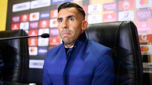 ¿Es tu momento, Carlos? Tevez tiene una oferta para dirigir en el fútbol argentino