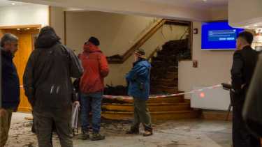 El barro entró por el lobbie del hotel Bustillo (Foto: Marcelo Martínez)