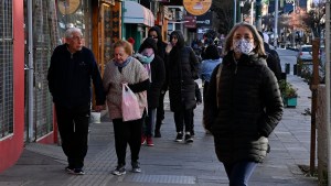 Bariloche recibe a los turistas del fin de semana largo como anticipo de un «gran invierno»