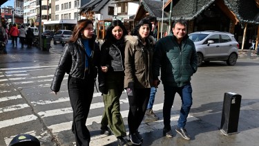 La familia Blanco estaba en el hotel de Huinid cuando se produjo el alud. La mujer estuvo internada y fue dada de alta ayer. Foto: Chino Leiva