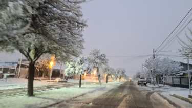 Amaneció todo cubierto de nieve en Cutral Co y Plaza Huincul (Fotos: Andrea Vazquez)
