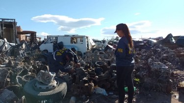 Los desarmaderos de Centenario desguazaban autos que eran robados en otros sitios del país y luego vendían las partes (MInisterio de Seguridad)