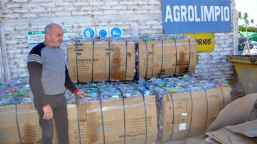 Desde el lunes se recibirán bolsones con envases vacíos de agroquímicos en el corralón municipal de Regina. (Foto Néstor Salas)