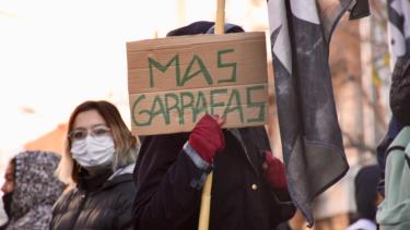 Las familias que esperan la distribución de la garrafa municipal aprobada por ordenanza,  marcharan el miércoles (foto Matías Subat)