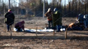 Las ocho familias aguardan por una respuesta a su reclamo habitacional. Foto: Matías Subat