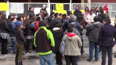 Funcionarios de Seguridad y de Educación se reunieron el martes con padres de alumnos de la Escuela 357 y del Jardín 97 de Roca.