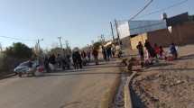 Imagen de El camión garrafero no pasó y vecinos cortaron una calle de Neuquén por varias horas