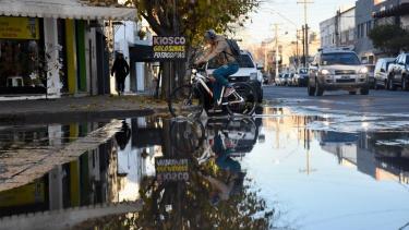 Hubo padres que decidieron que sus hijos no concurran al jardín maternal en la zona por los desbordes cloacales en la zona.  Foto: Matías Subat