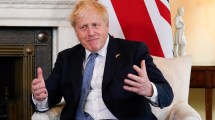 Imagen de El primer ministro británico sobrevivió una moción de censura y seguirá frente al gobierno