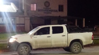 La camioneta tenía un pedido de secuestro por hurto en Cipolletti. 