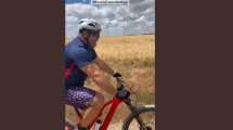 Imagen de Ronaldo cumple su promesa: recorrerá 500 kilómetros en bici