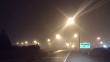 La niebla predomina este domingo en Bariloche y la cordillera. Afecta la visibilidad en calles y rutas de la región. Foto: Gentileza