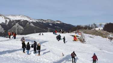 El cerro bayo abrió este fin de semana para que los peatones disfruten de la nieve. Foto: Gentileza