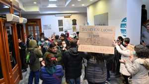 Hospitalarios de Asspur se retiraron de la Legislatura y comenzó la sesión de la elección para la Defensoría del Pueblo