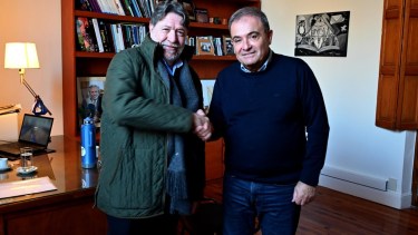 El intendente Pedro Pesatti recibió en su despacho al presidente de Unidad Popular. Foto: Marcelo Ochoa.