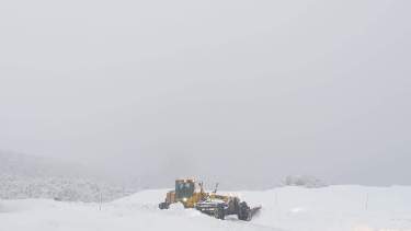Desde el organismo recomiendan revisar el estado de rutas, portar cadenas, abrigos e infusiones calientes, entre otros consejos, para quienes deban circular por las rutas. Foto gentileza.