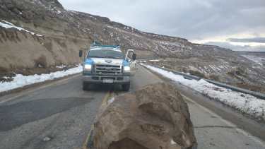 Desprendimiento de rocas en Ruta 40 cerca de Junín de Los Andes. Foto Gentileza.