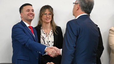 El procurador Jorge Crespo junto al ganador del concurso Pablo Zille (Florencia Salto)