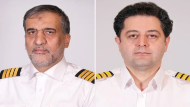 Gholamreza Ghasemi (izquierda), el piloto de la aeronave retenida en Ezeiza, junto al copiloto.