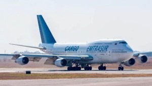Avión venezolano: secuestraron celulares, computadoras y documentación de los tripulantes