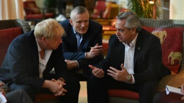 Esta fue la primera reunión entre Fernández y Johnson. Foto: presidencia de la Nación.-